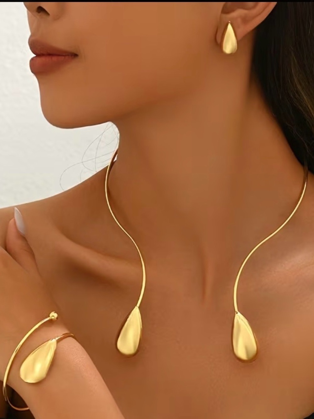 Gold Teardrop Collar Necklace, bracelet & Earring Set